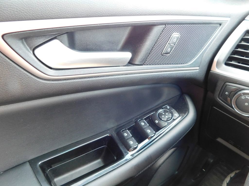 Used 2019 Ford Edge SEL w/ Equipment Group 201A image 28