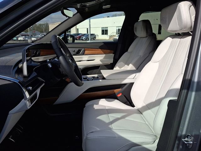 New 2026 Cadillac Vistiq Premium Luxury AWD/4WD image 9