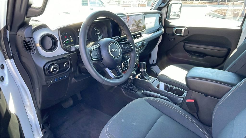 Used 2024 Jeep Wrangler Unlimited AWD/4WD image 11