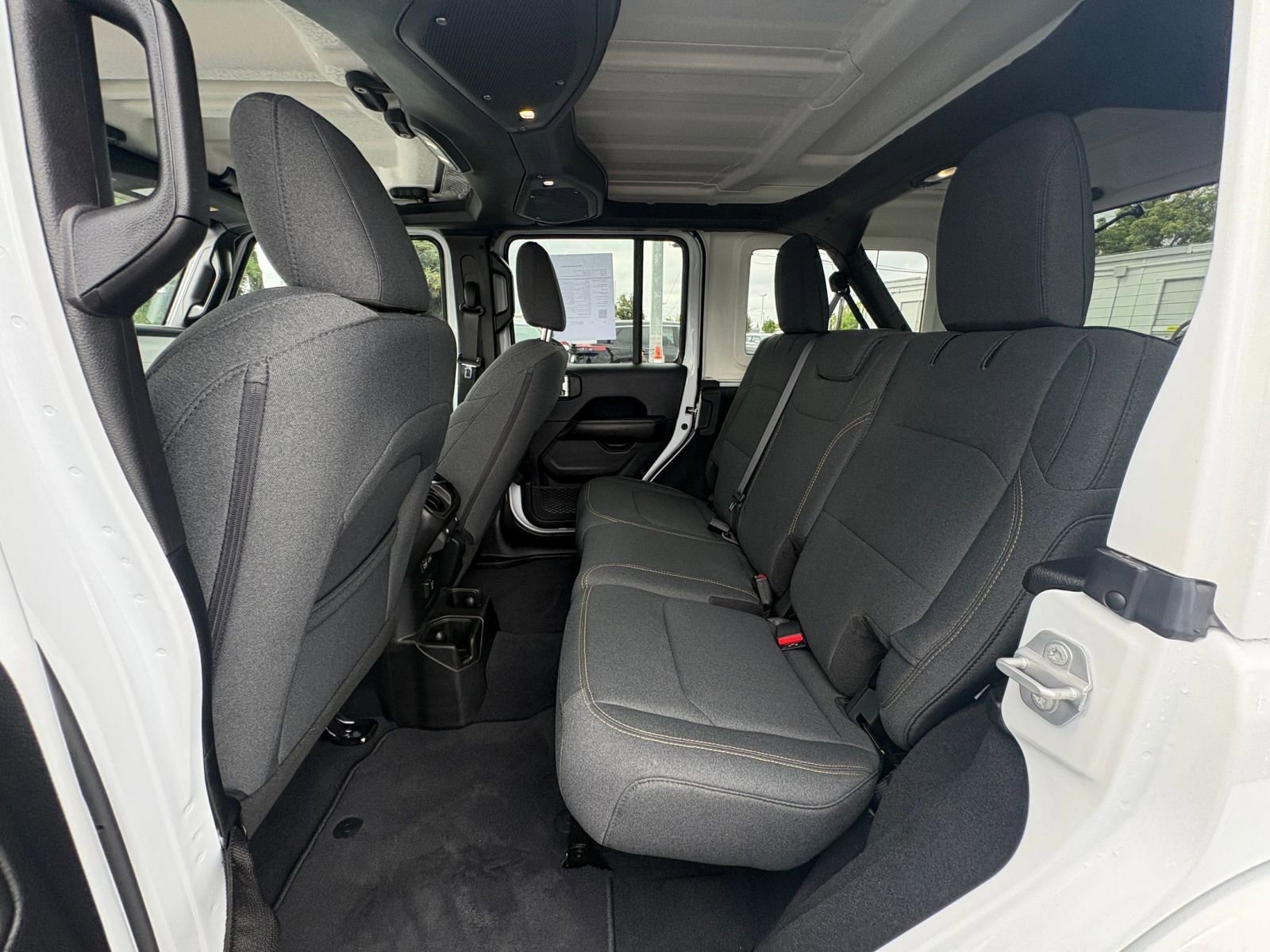 Used 2025 Jeep Wrangler Unlimited Sahara AWD/4WD image 25