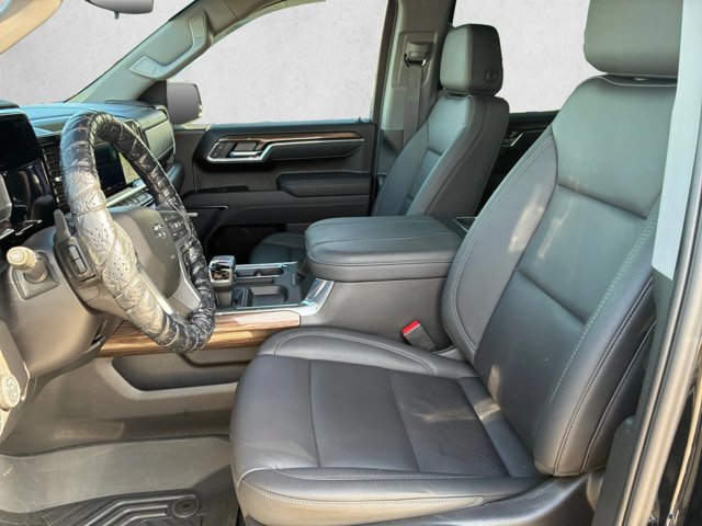 Used 2025 Chevrolet Silverado 1500 LT Trail Boss w/ LT Trail Boss Premium Package AWD/4WD image 17