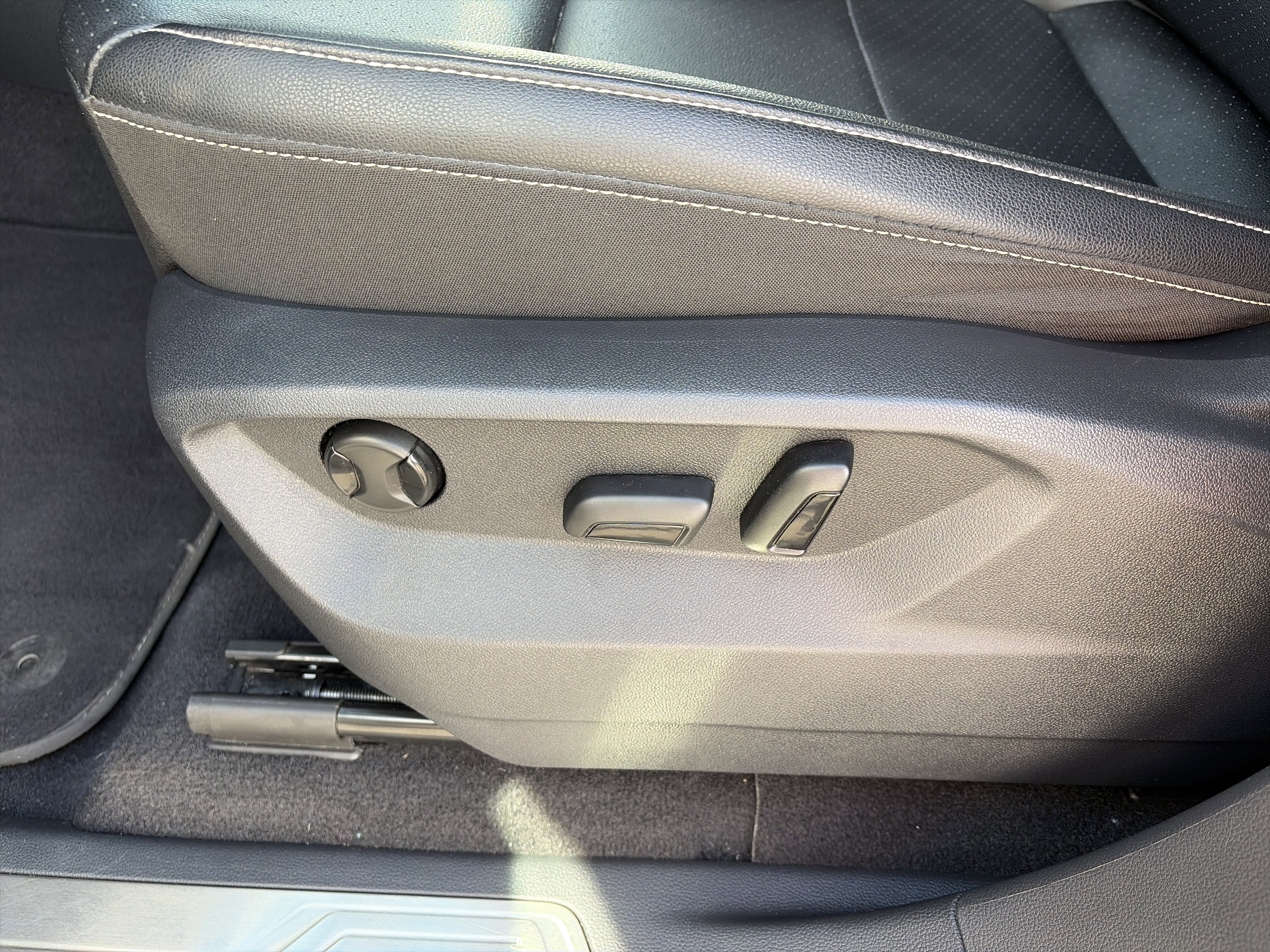 Used 2023 Volkswagen Atlas SE w/ Panoramic Sunroof Package image 13