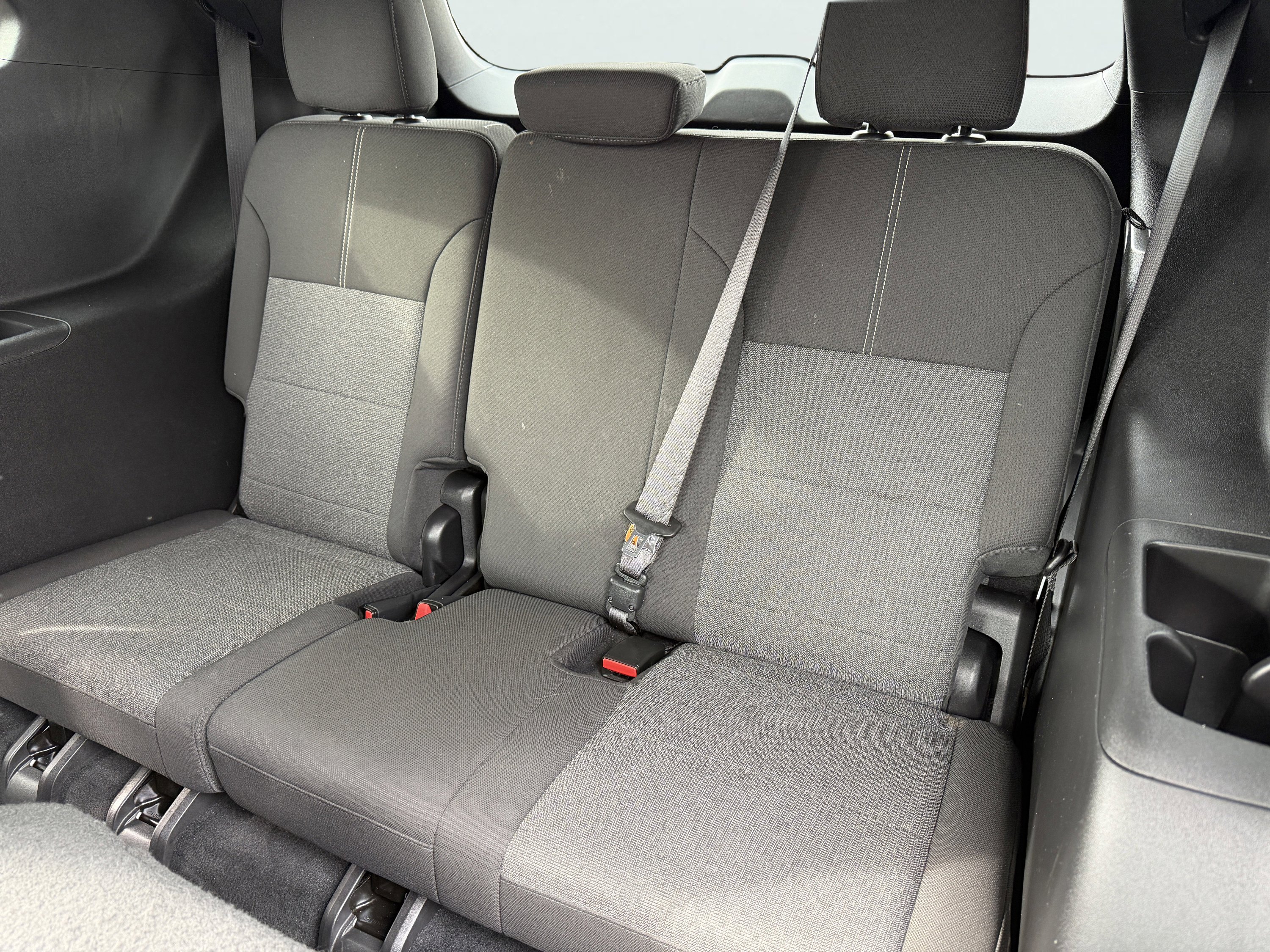 Used 2025 GMC Acadia Elevation image 10