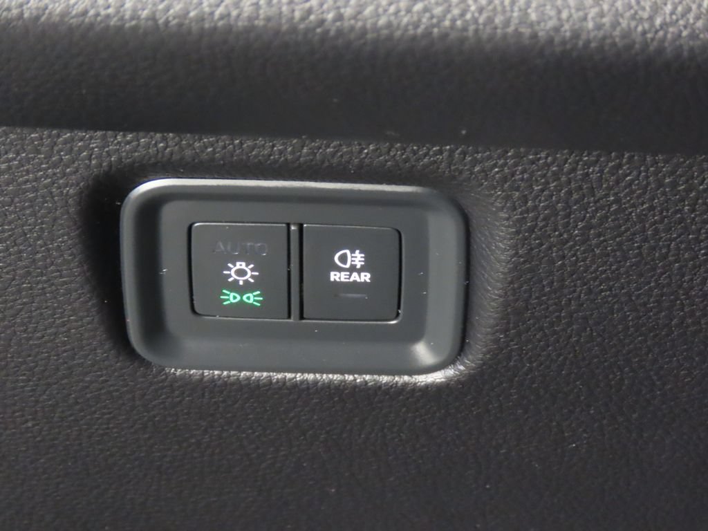 Certified 2025 Porsche Cayenne S AWD/4WD image 25