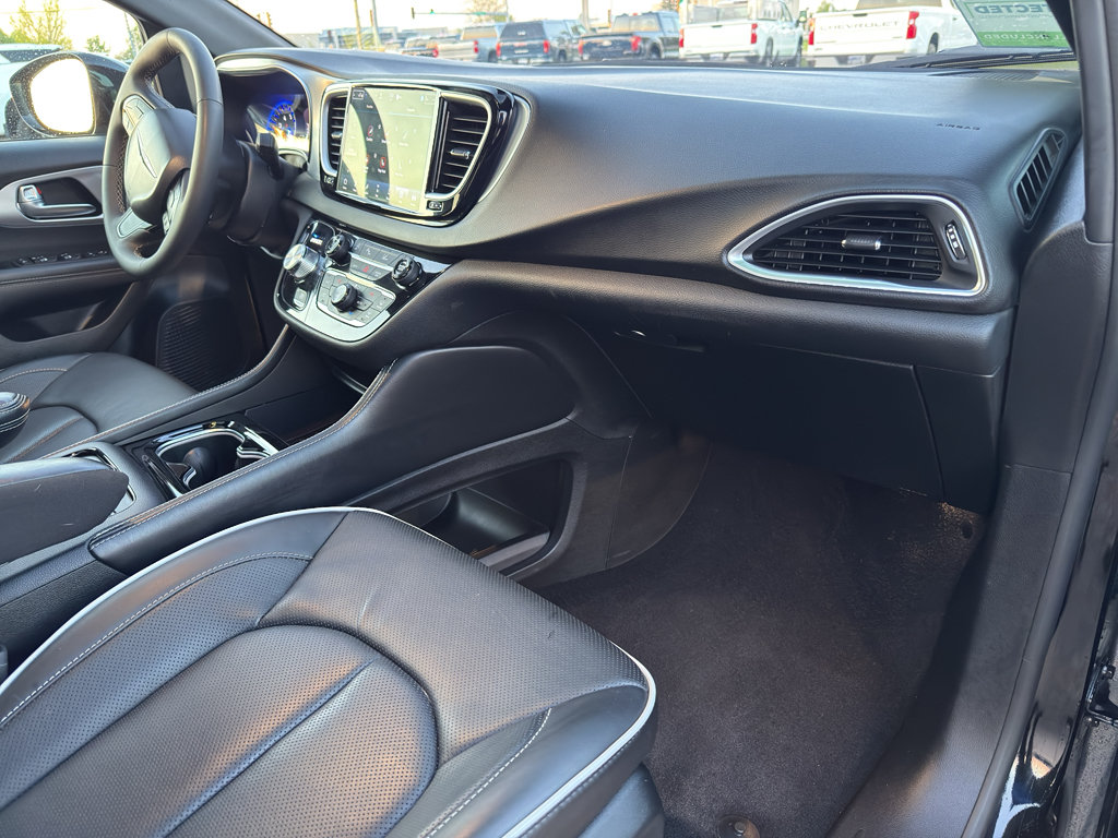Used 2025 Chrysler Pacifica Limited FWD image 44