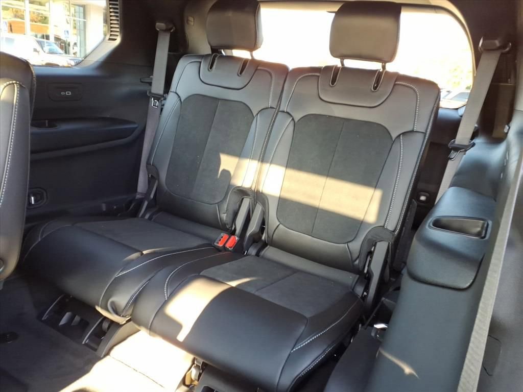 New 2025 Jeep Grand Cherokee L Altitude image 9