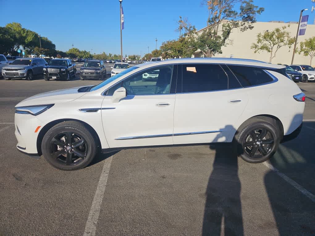 Used 2023 Buick Enclave Essence w/ Sport Touring Edition AWD/4WD image 4