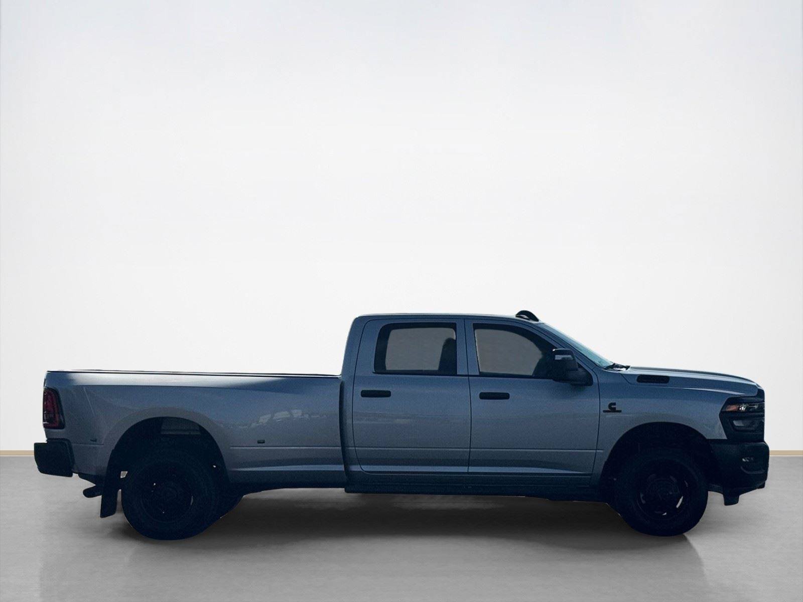New 2026 RAM 3500 Tradesman AWD/4WD image 9