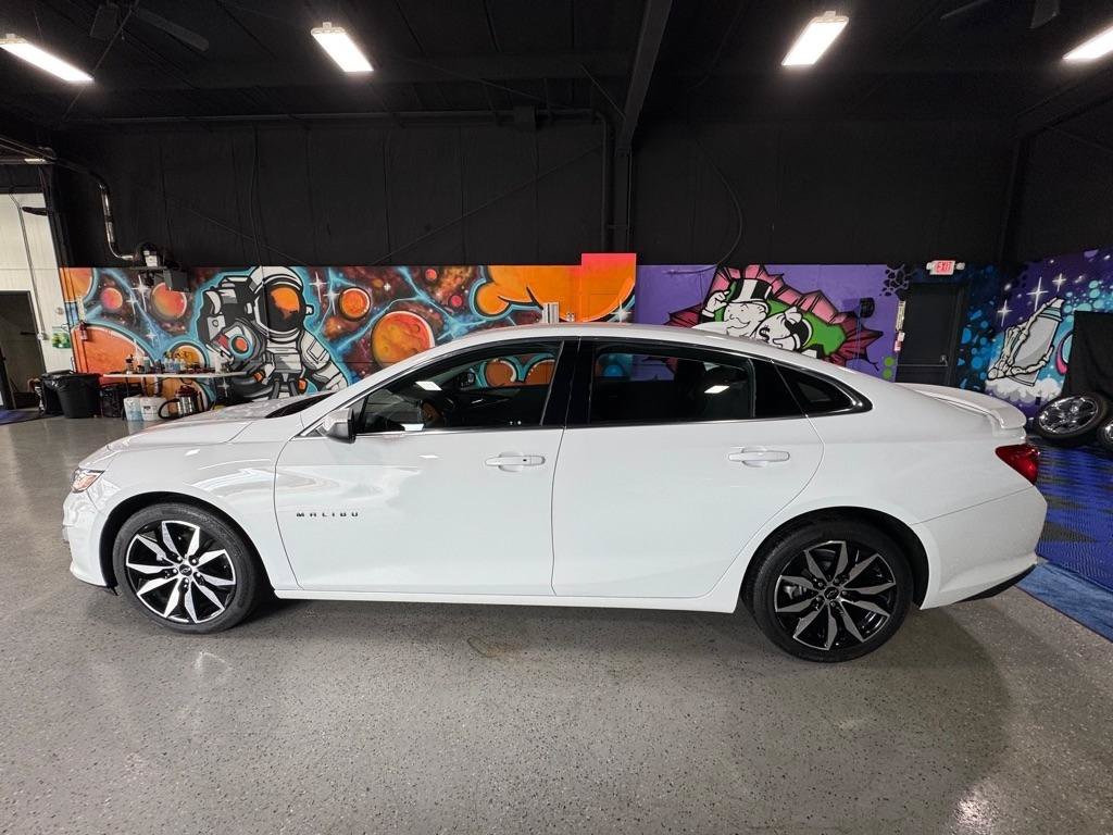 Used 2022 Chevrolet Malibu RS FWD image 2