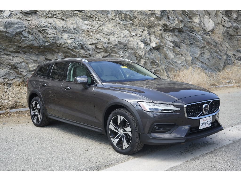 Used 2024 Volvo V60 B5 Cross Country Plus