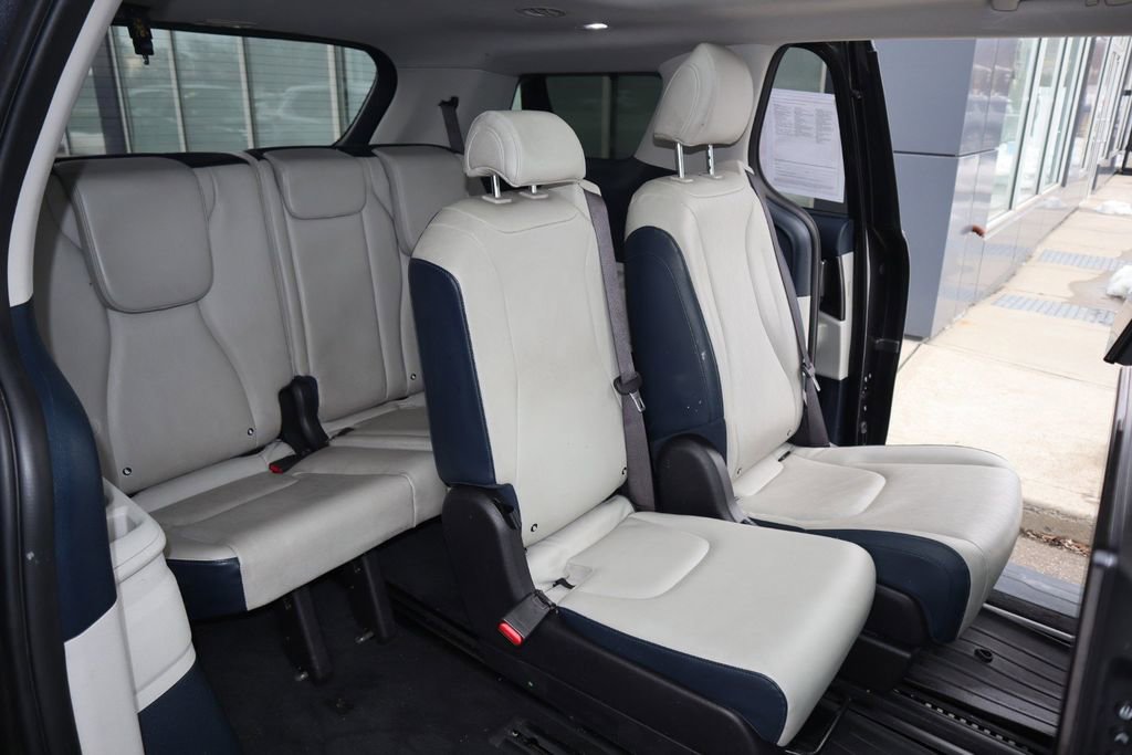 Used 2025 Kia Carnival SX FWD image 27