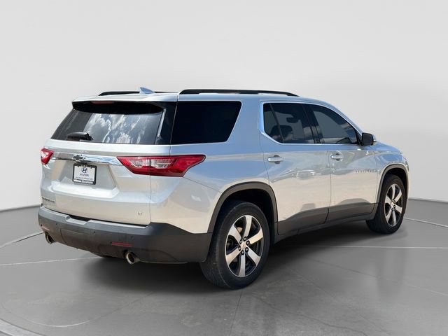 Used 2020 Chevrolet Traverse LT w/ LT Premium Package AWD/4WD image 4
