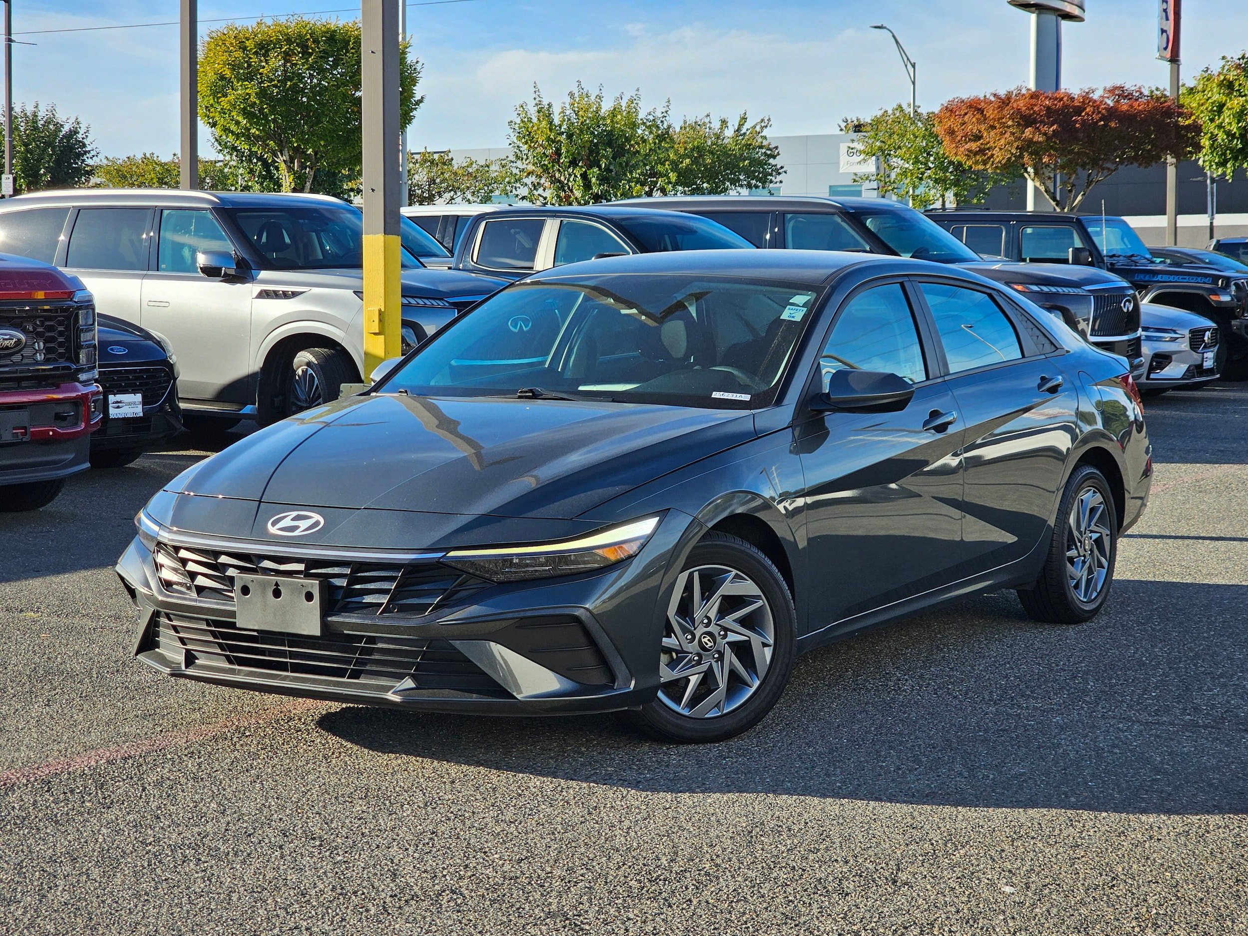 Used 2024 Hyundai Elantra SEL FWD image 1