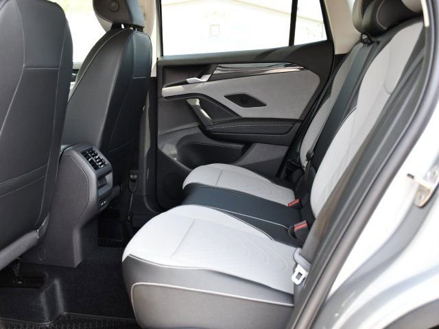 New 2026 Volkswagen Tiguan SE FWD image 14
