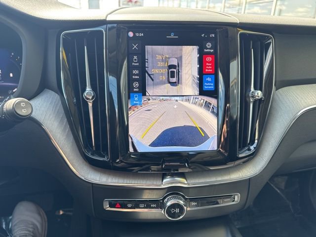 Used 2025 Volvo XC60 B5 Plus image 26