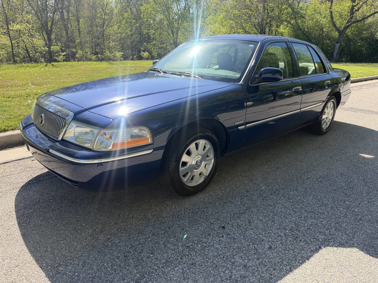 Used 2005 Mercury Grand Marquis LS RWD image 1
