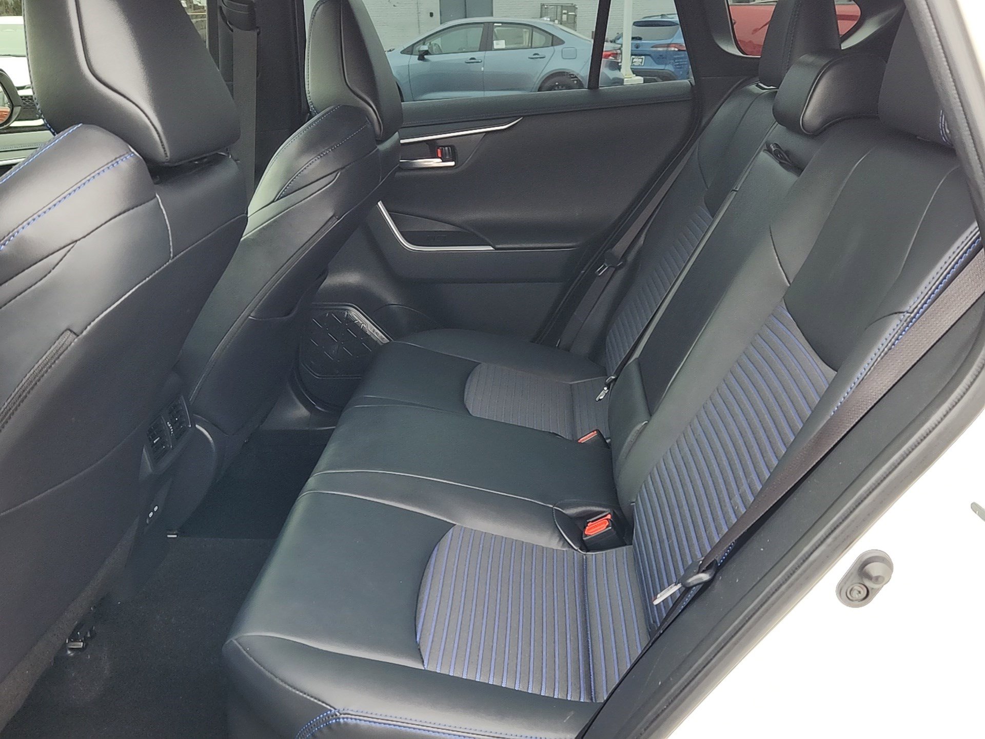 Certified 2022 Toyota RAV4 XSE w/ XSE Grade Weather Package AWD/4WD image 25
