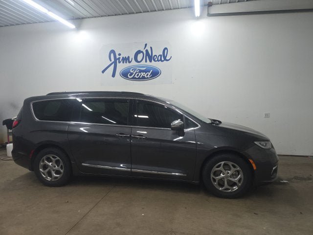 Used 2022 Chrysler Pacifica Limited FWD image 1