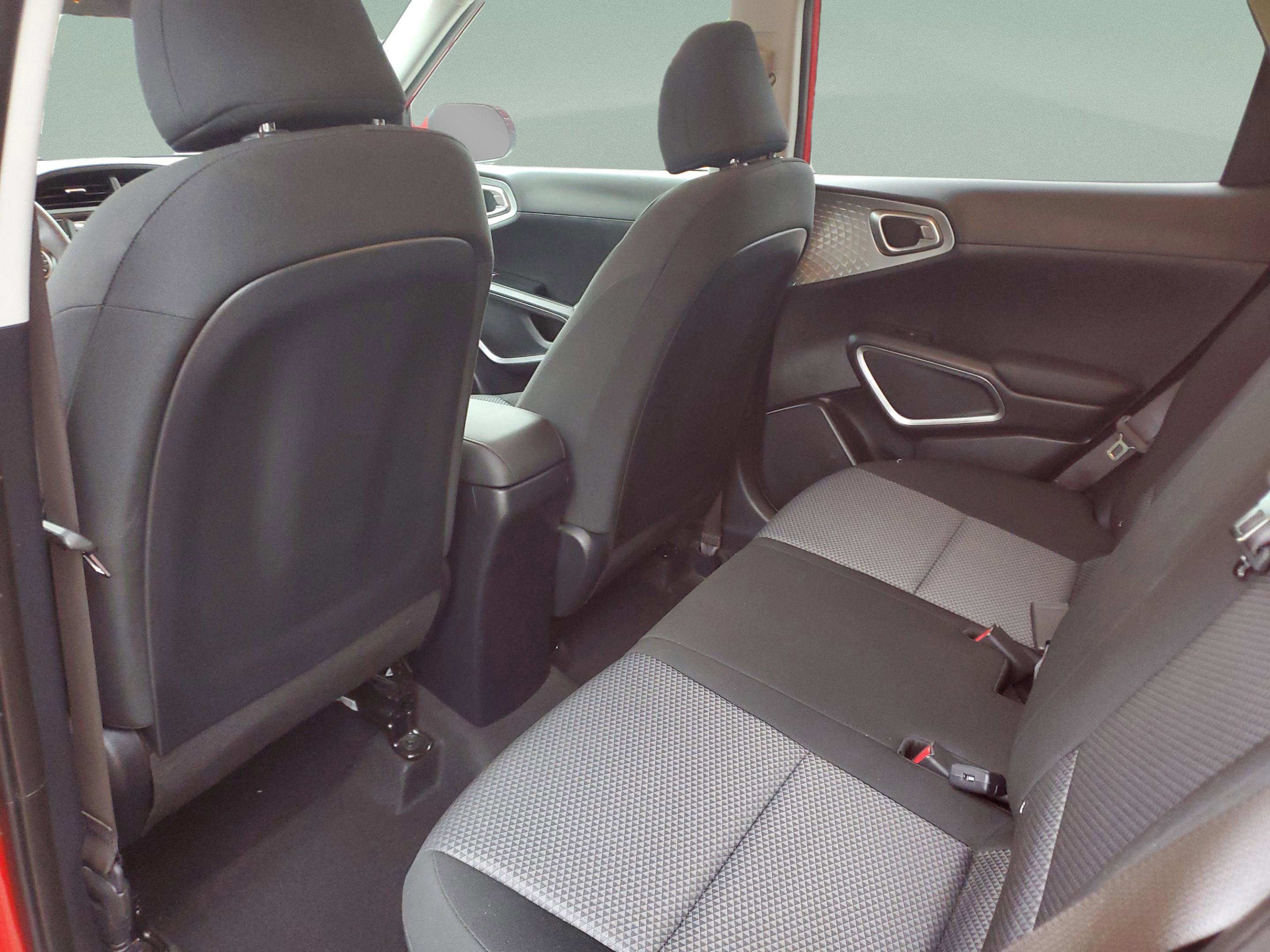 Certified 2023 Kia Soul LX FWD image 6