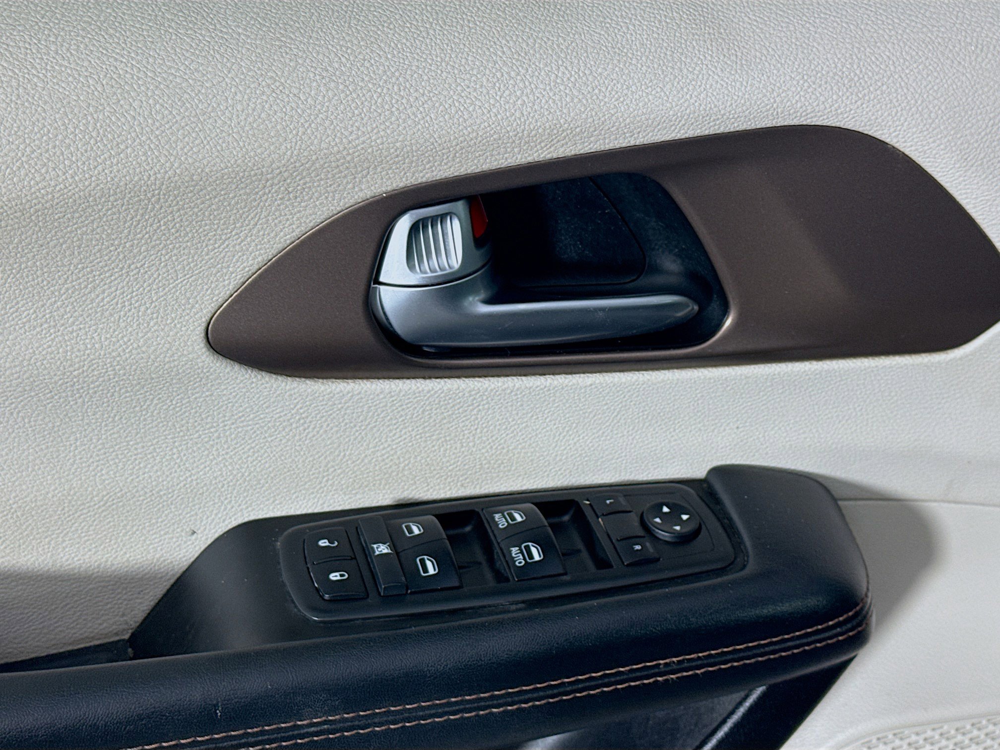 Used 2019 Chrysler Pacifica LX w/ Tire & Wheel Group image 24