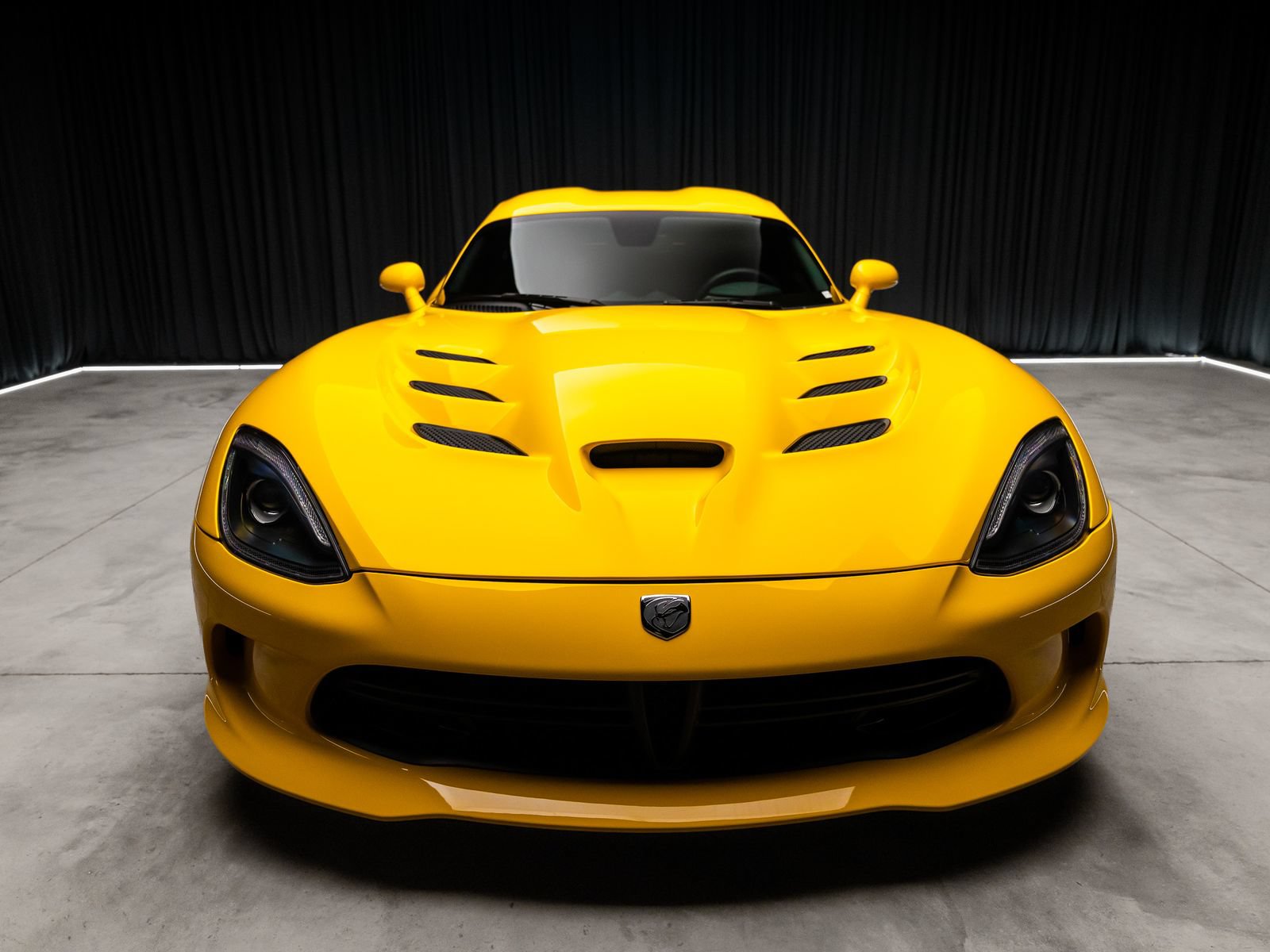 Used 2014 SRT Viper SRT-10 w/ Grand Touring Package RWD image 8