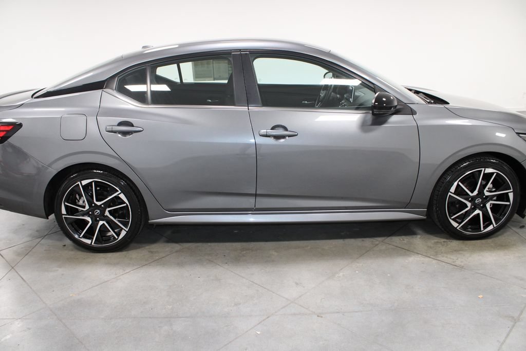 Used 2025 Nissan Sentra SR FWD image 10