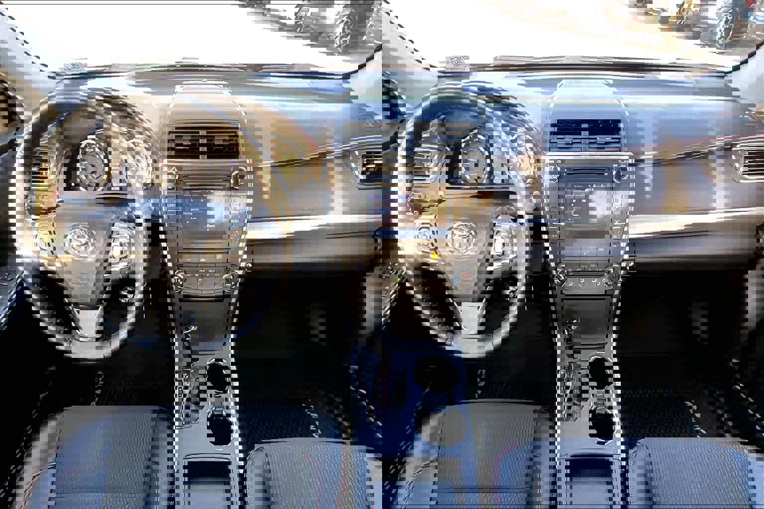 Used 2016 Toyota Camry SE image 16