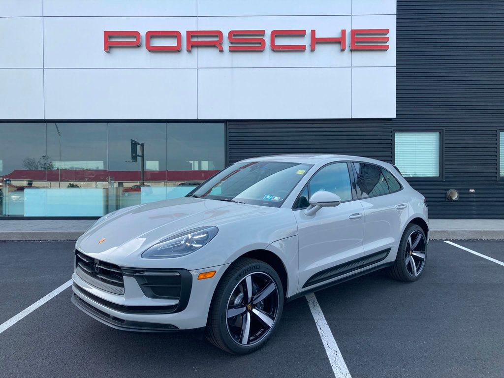 Used 2024 Porsche Macan image 1