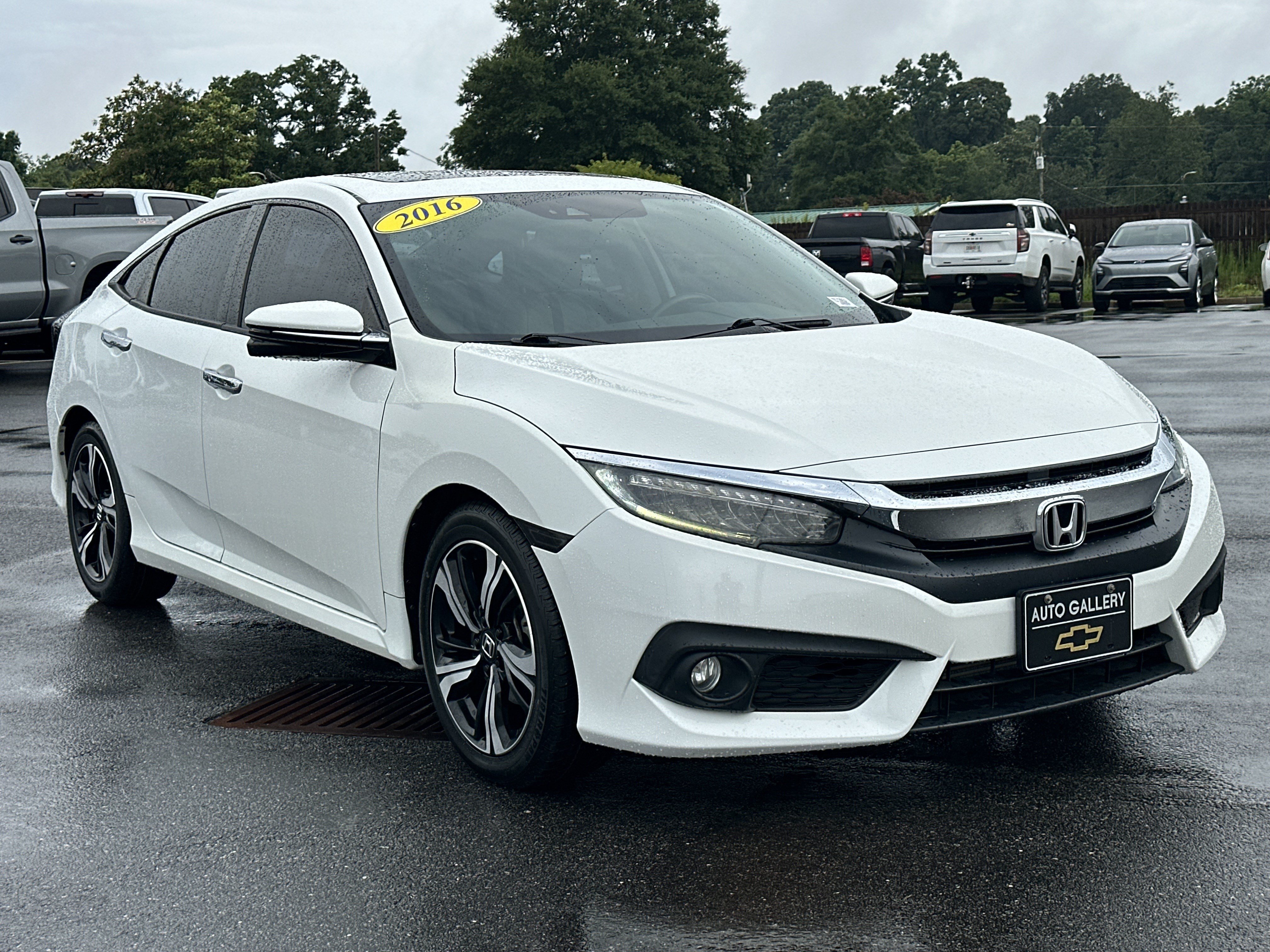 Used 2016 Honda Civic Touring image 3