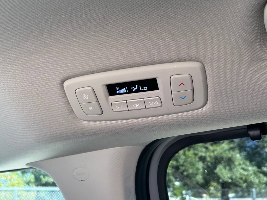 Used 2023 Kia Carnival EX FWD image 22