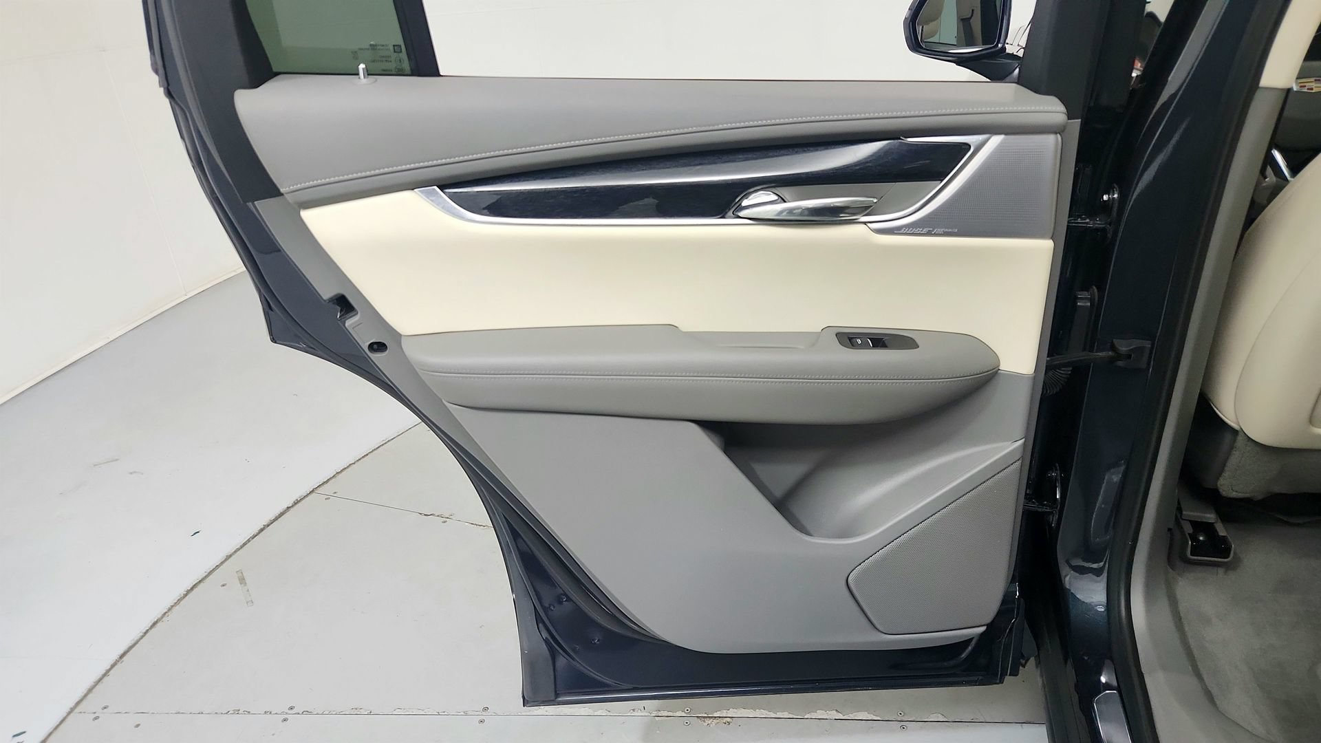 Certified 2023 Cadillac XT6 Premium Luxury w/ LPO, Floor Liner Package AWD/4WD image 24