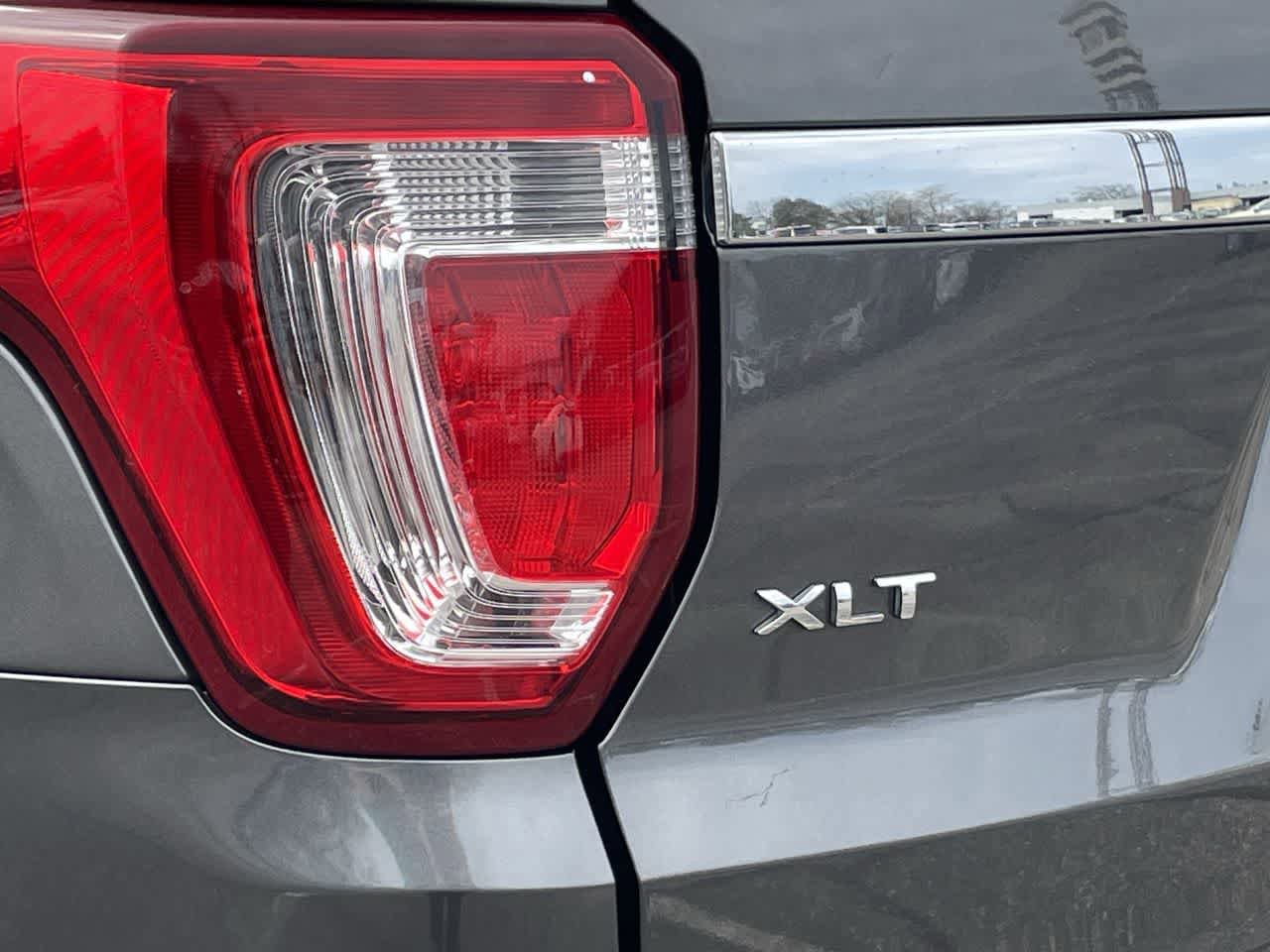 Used 2016 Ford Explorer XLT w/ Equipment Group 202A AWD/4WD image 40