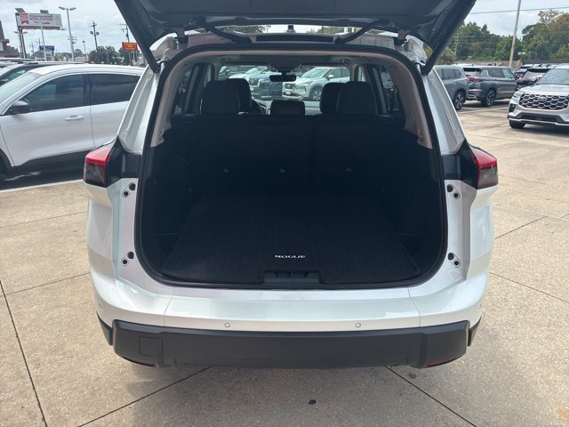 Used 2026 Nissan Rogue Dark Armor FWD image 8