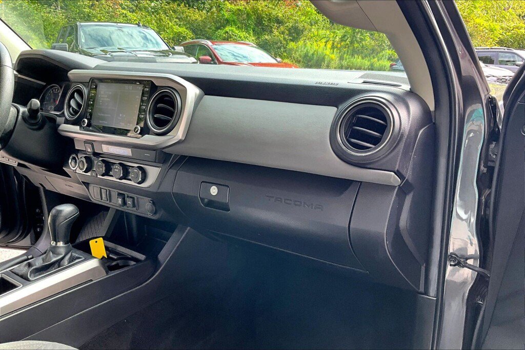 Used 2023 Toyota Tacoma SR5 AWD/4WD image 11