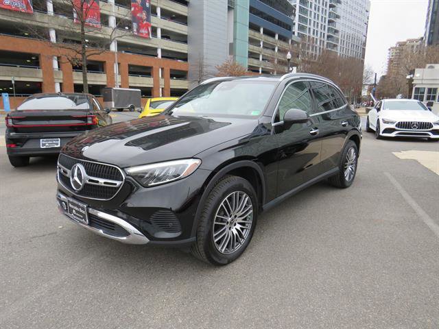 Used 2024 Mercedes-Benz GLC 300 4MATIC image 1