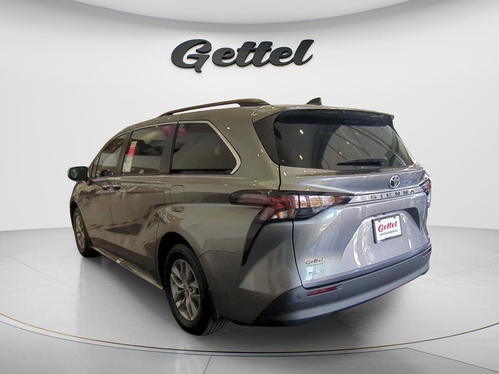 New 2026 Toyota Sienna XLE FWD image 7