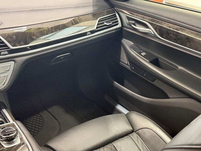 Used 2019 BMW 750i xDrive w/ Executive Package AWD/4WD image 12
