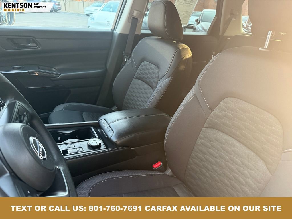 Used 2024 Nissan Pathfinder S image 22