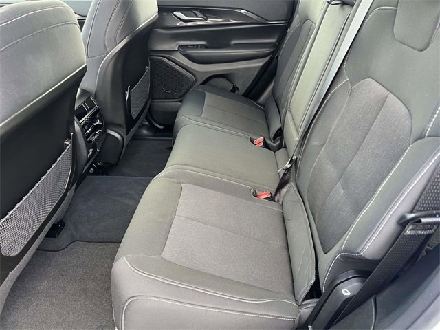 Used 2023 Jeep Grand Cherokee Laredo image 27