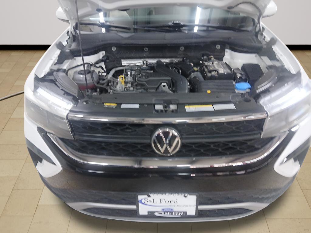 Used 2022 Volkswagen Taos SE w/ Panoramic Sunroof Package image 7