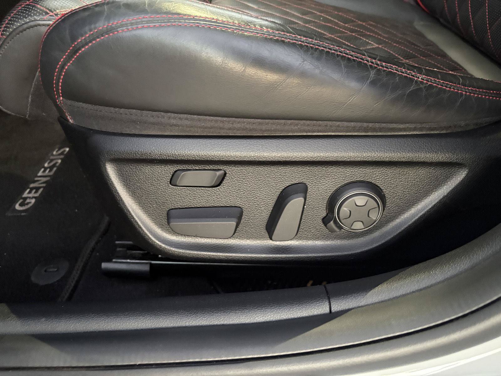 Used 2019 Genesis G70 3.3T image 31