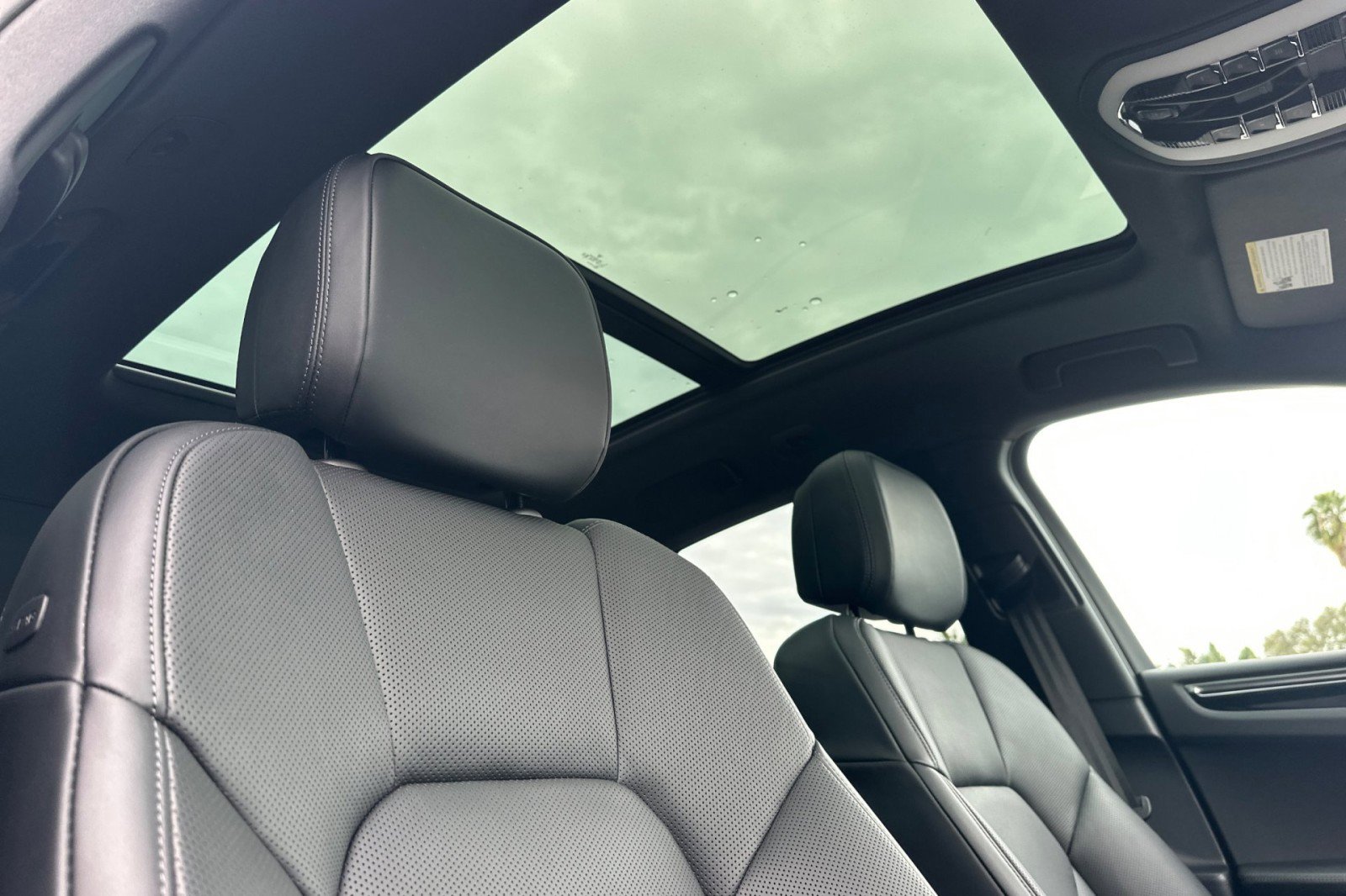 Used 2025 Porsche Macan image 17