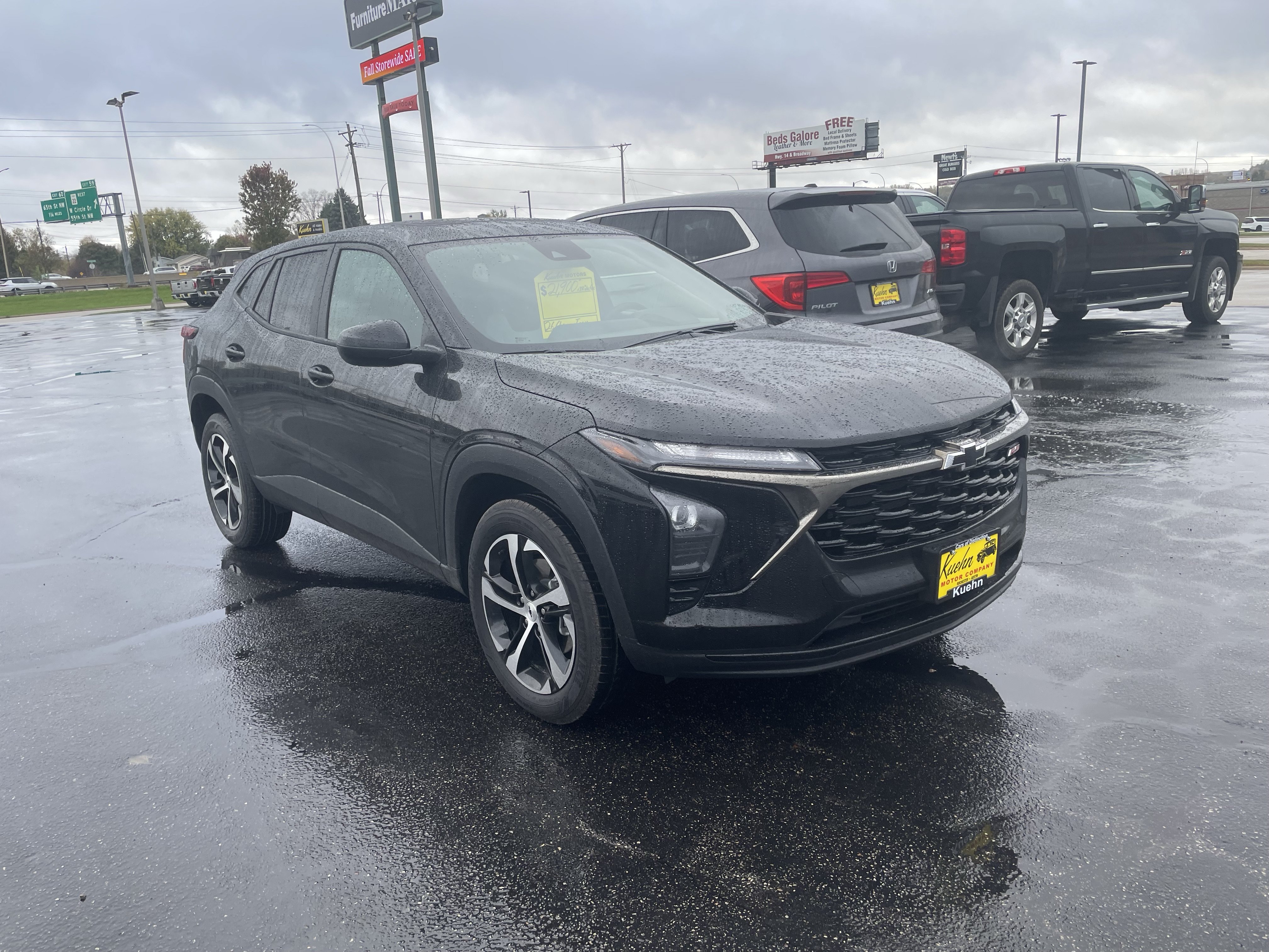 Used 2026 Chevrolet Trax RS w/ Sunroof Package FWD image 2