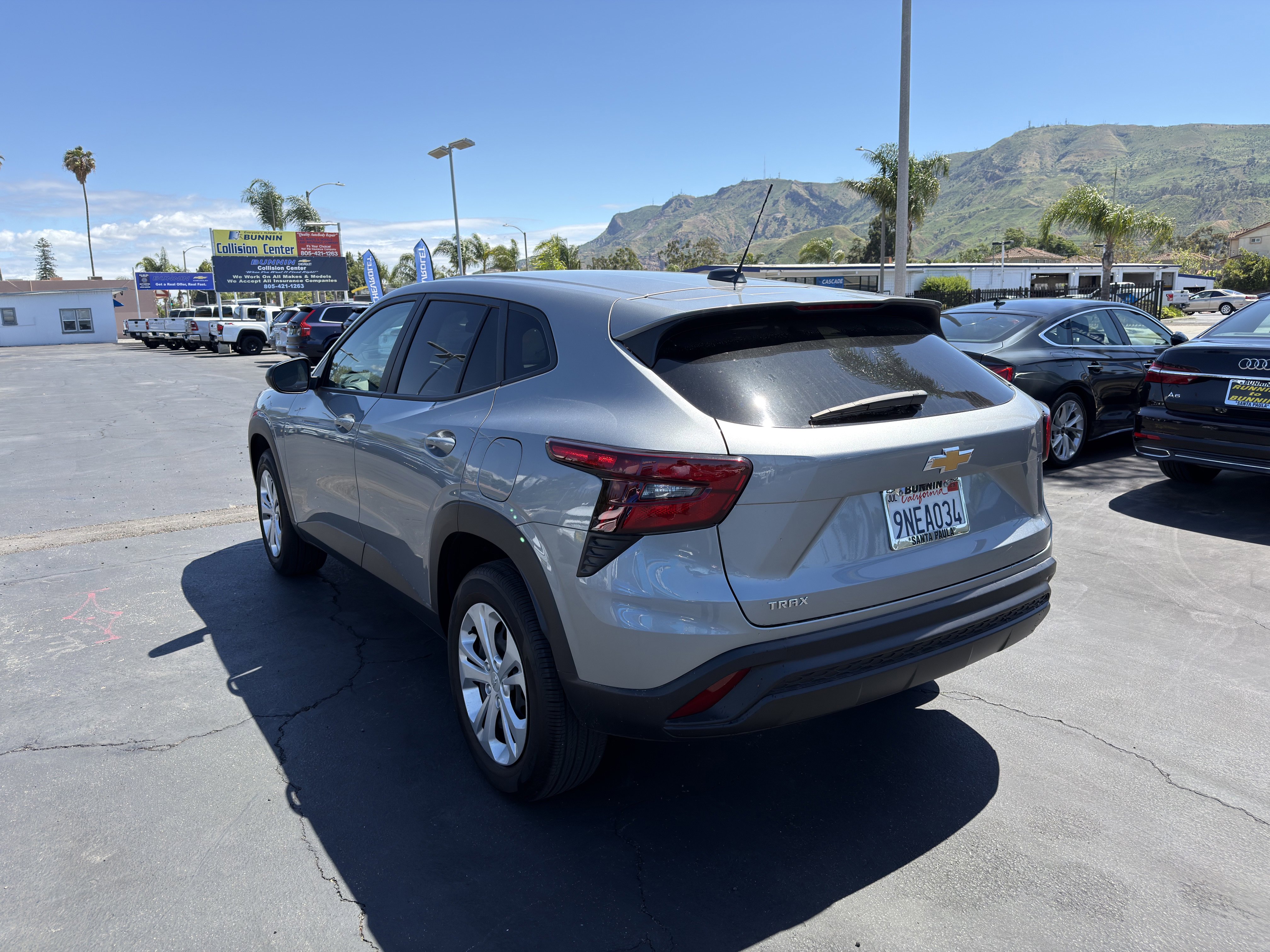 Used 2025 Chevrolet Trax LS FWD image 6