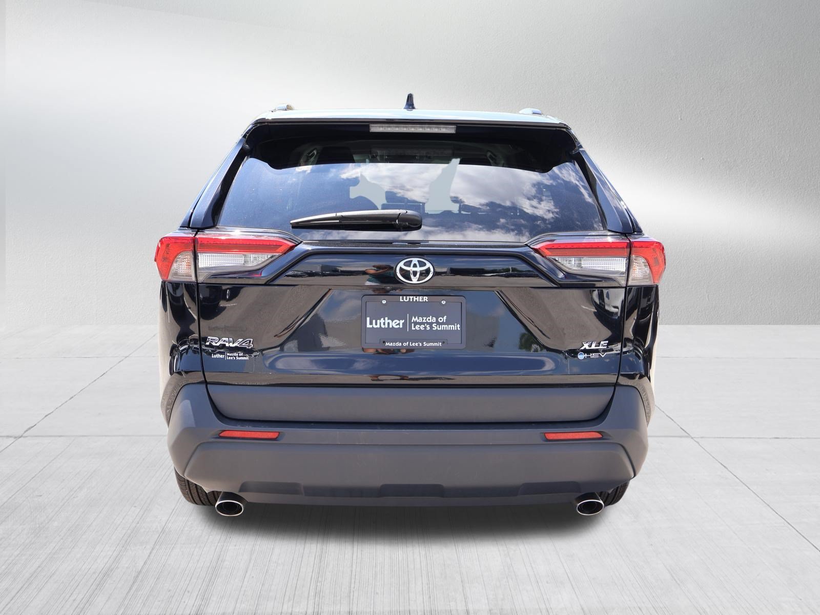 Used 2025 Toyota RAV4 XLE AWD/4WD image 6