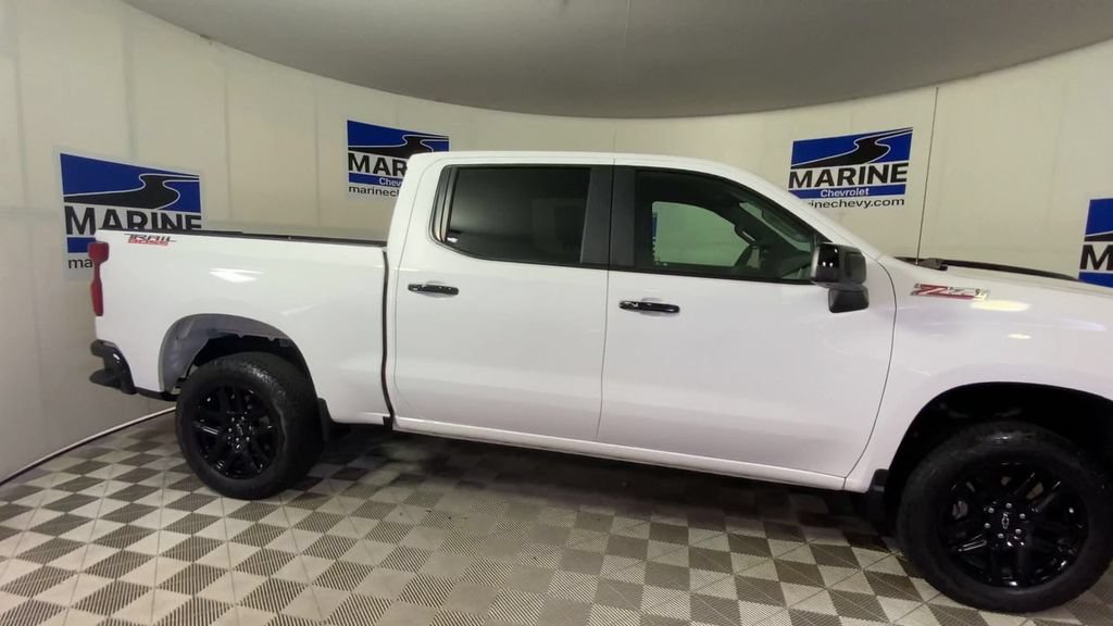 Used 2025 Chevrolet Silverado 1500 LT Trail Boss w/ Convenience Package II AWD/4WD image 3