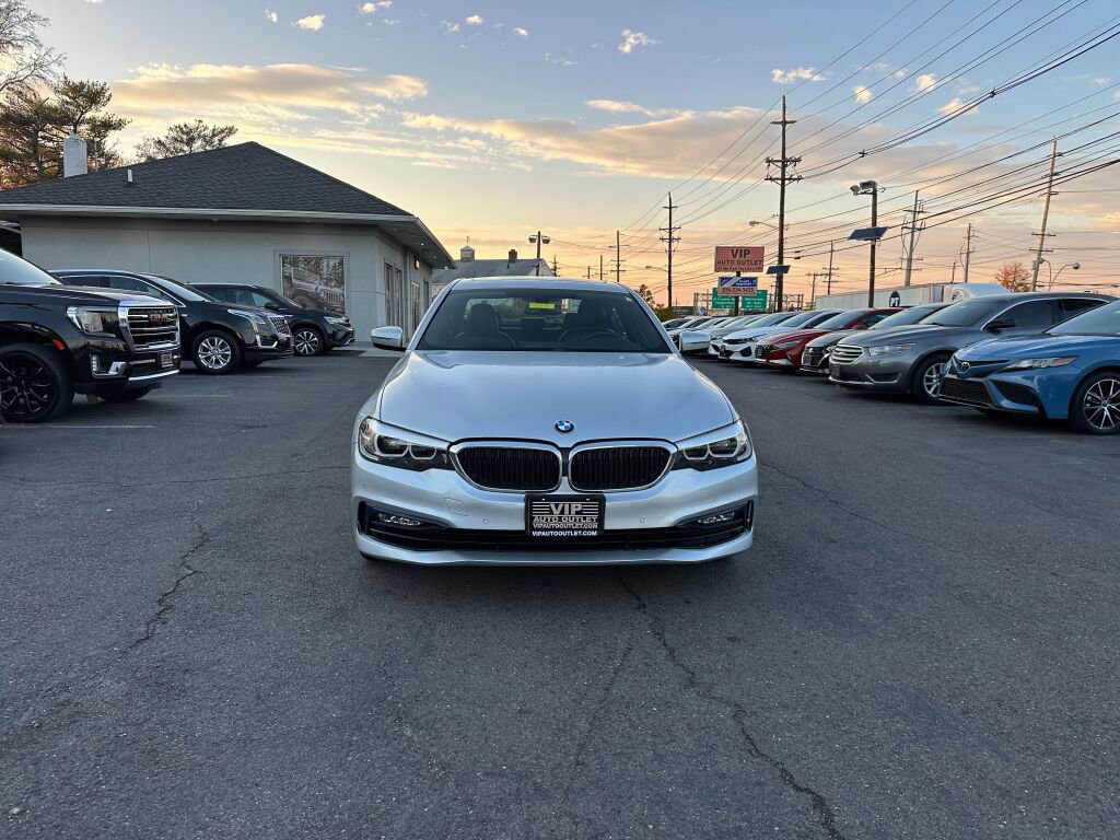Used 2018 BMW 530i xDrive xDrive image 2