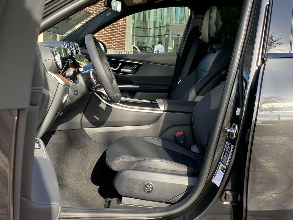 Certified 2025 Mercedes-Benz GLC 300 image 24