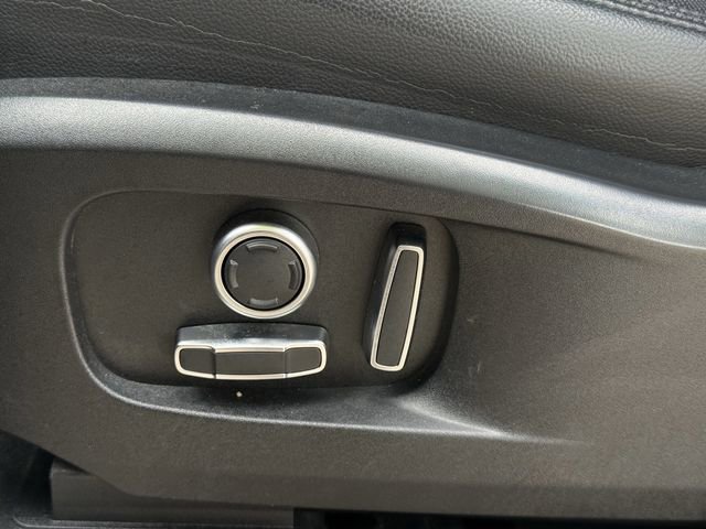 Used 2023 Land Rover Defender 130 X-Dynamic SE image 29