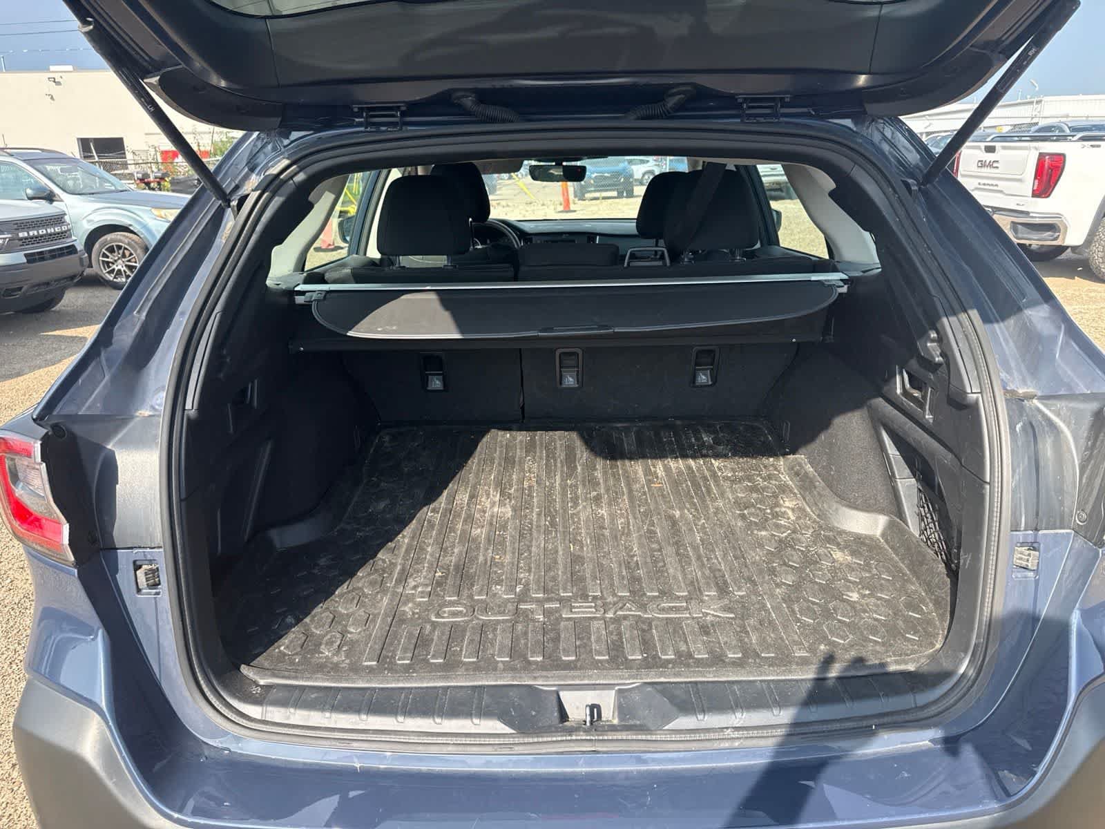 Used 2025 Subaru Outback AWD/4WD image 14